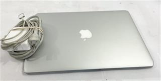 APPLE MACBOOK AIR A1466 I5 4GB RAM 128GB LAPTOP***SEE PHOTOS SLIGHT DAMAGE**